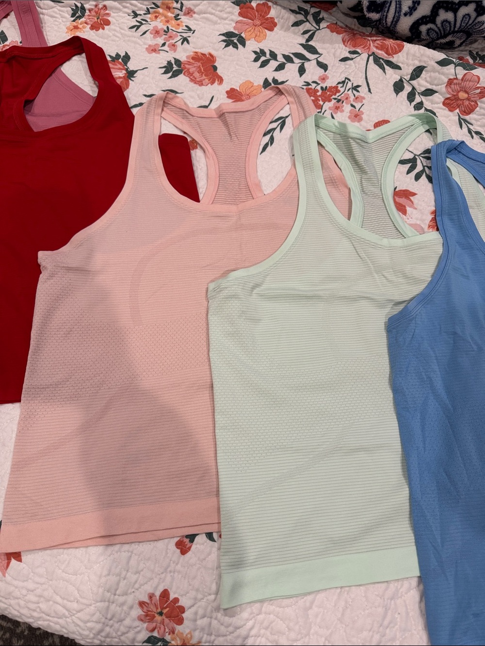 Lululemon Women’s Swiftly Tank Top Waist Length and one Align Crop top Lot of 7 - Picture 3 of 14